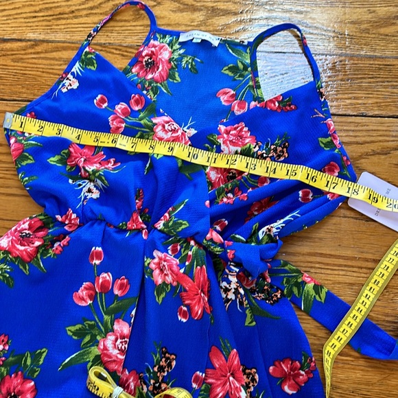 Dream of Me tropical floral dress.  Size Large. Blue and red. Hi low hemline. - Picture 9 of 13